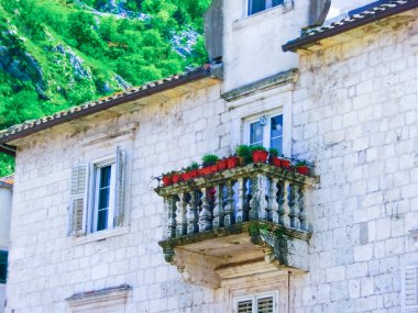 Karadağ 'ın Kotor' s Old Town kentindeki geleneksel taş evler