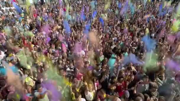 Kharkiv, Ukraine - Apr 30, 2017: aerial of Holi colours festival in slow motion — Stock Video