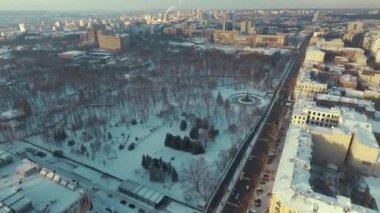Kharkiv, Ukrayna - 13 Aralık 2016: Hava Shevchenko park, Sumska sokak karla kaplı