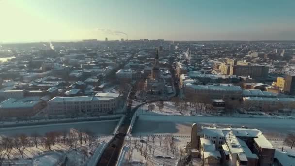 Charkiv, Ukraina - 13 Dec 2016: Antenn av staden landskap på vintern, Blagoveshenskii Sobor — Stockvideo