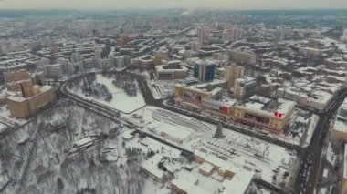 Kharkiv, Ukrayna - 13 Aralık 2016: Hava, Maidan Svobody, Özgürlük Meydanı karla kaplı