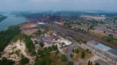 Sanayi Bölgesi ve Teknoloji Parkı Nehri yakınında havadan görünümü