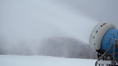 Kar topu, Kayak Merkezi kar yapma