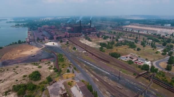 Вид с воздуха на индустриальную зону и технопарк мукомольной промышленности — стоковое видео