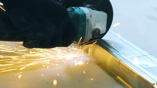 Cinemagraph closeup of sparks from circular grinding machine cutting metal profile in workshop — Stock Video