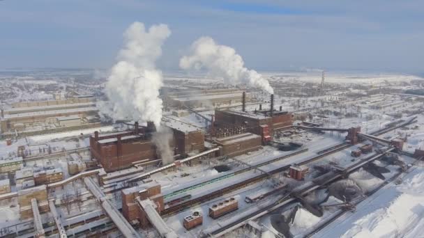 Luchtfoto van de industriële zone in de winter — Stockvideo
