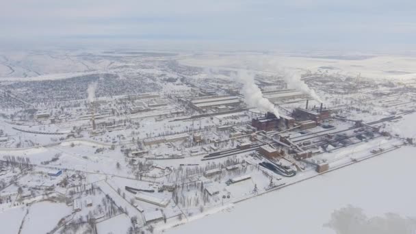 Vista aérea de la planta minera en invierno — Vídeo de stock