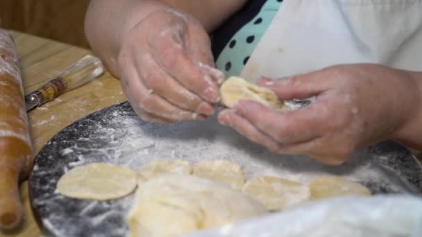 Traditioneel eten koken — Stockvideo