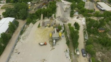 hava atış eski fabrika konveyör yüklenmekte olan beton