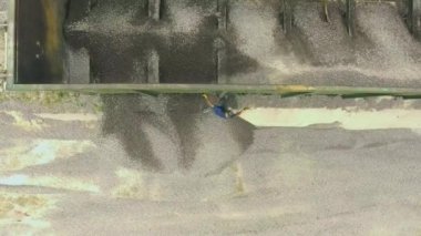 yukarıdan aşağı yük vagon boşaltma endüstriyel moloz görünüm