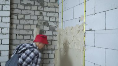 İnşaat cetvel ile gaz Beton taş duvara sıva yayılan Oluşturucu