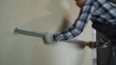 alçı inşaat cetvel ile gaz Beton taş duvarda tesviye Oluşturucu
