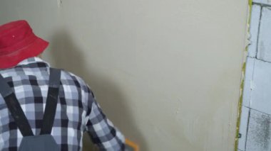 ev yenileme sitesinde işlemleri sıvama