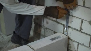Dikey tuğla duvar için katılan kelepçe çekiç Oluşturucu