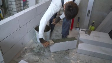 Gaz beton blok tarafında Oluşturucusu koyarak harç yüksek açı çekim