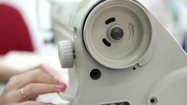 Closeup of a married woman hands turning wheel of a professional sewing machine — Stock Video