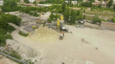 Eski Beton fabrikası çalışma konveyör hava çekimi