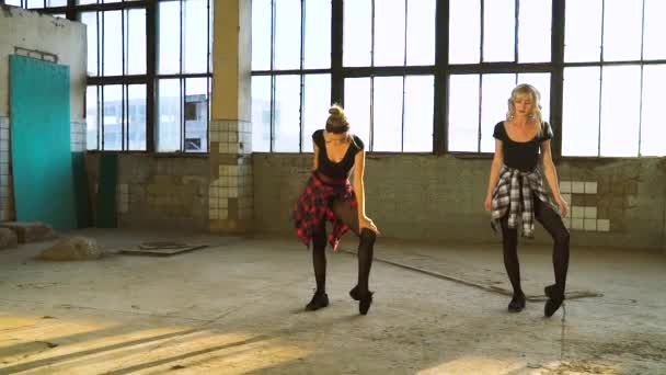 Pretty dancers warming up in old factory building — ストック動画