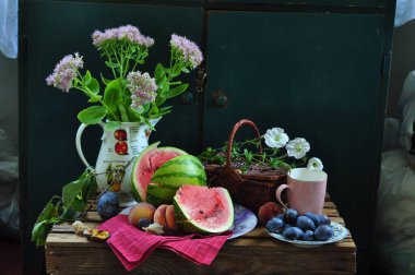 Bir buket çiçekle sakin bir hayat