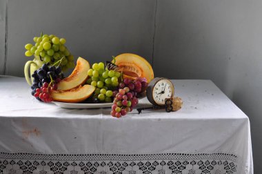 Taze üzüm ve şarap.