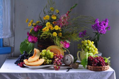 Vazoda güzel sakin bir hayat, bir buket çiçek.