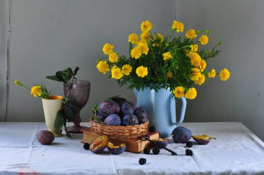 Sarı çiçekli natürmort