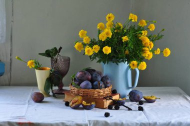 Masada çiçekler olan bir hayat