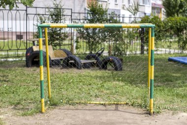 Çocuk Bahçesi anaokulunda futbol kapıda