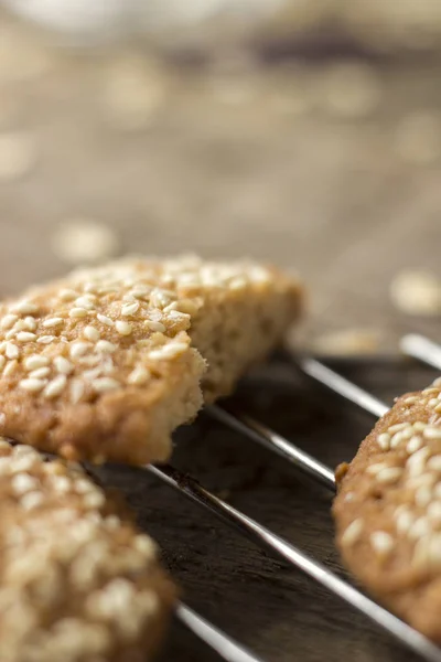 Yulaf ezmeli kurabiye tepsi rustik ahşap tablo