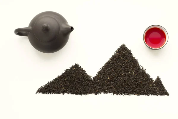 Oolong çay Kupası ve siyah çay kırmızı çay taze dağınık