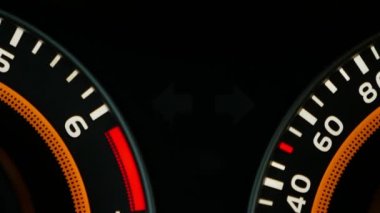 Acil stop sinyali ile araba aracınıza.