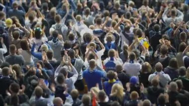 Alkışlar, tanınmaz halde kalabalık, 4 k birçok futbol fanlar