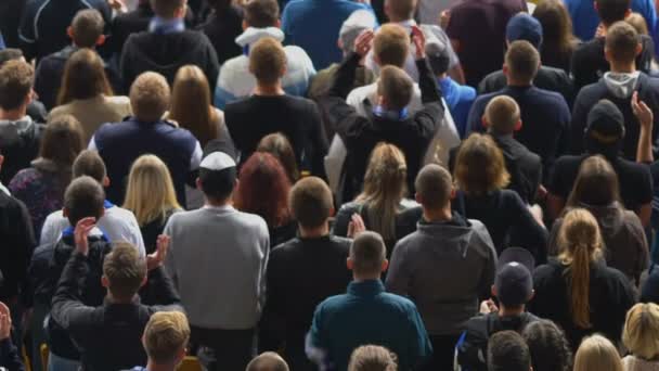 Viele Fußball Fans Applaudieren Begeisterte Menge — Stockvideo