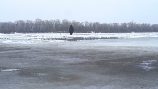 Ongeïdentificeerde Object Artefact Futuristische Relikwie Zwevend Boven Rivier Buitenaards Schip — Stockvideo