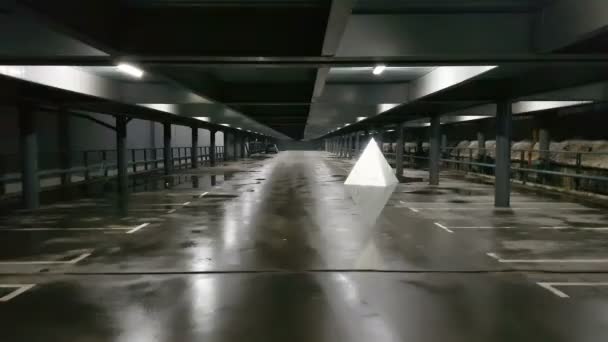 Okänt objekt flytande på en parkeringsplats, futuristiska tech, drone, militär — Stockvideo