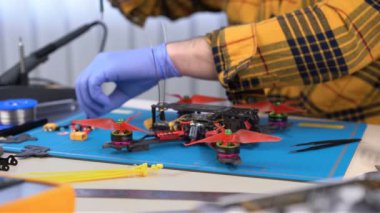 Fpv drone yırtılma, vida sökme, drone tamir merkezi, sabitleme, yükseltme