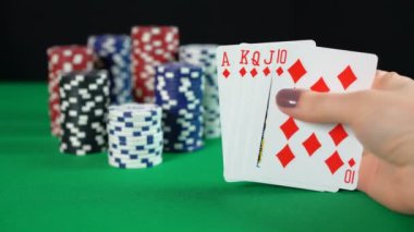 Başarılı poker kazanan el, royal flush, oyun galibi tutarak oynarken