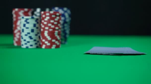 Texas holdem royal flush, en iyi kombinasyon, şanslı kartlar, başarılı oyun — Stok video