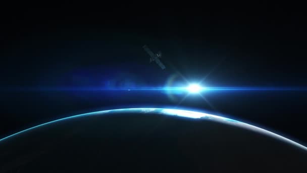Satélite en órbita planetaria en rayos solares, telecomunicaciones, Internet, tecnología — Vídeo de stock