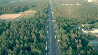 Otobanda büyük trafik sıkışıklığı, hava kirliliği sorunu ve ekoloji tarafından engellenen hareketlilik