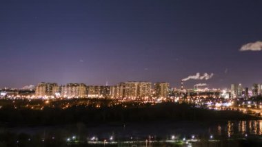 Gece Moskova nehri ve Kremlin 4K hızlandırılmış görüntüler