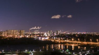 Gece Moskova nehri ve Kremlin 4K hızlandırılmış görüntüler