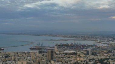 Haifa port günü gece hava görüntüleri 4k için zaman atlamalı