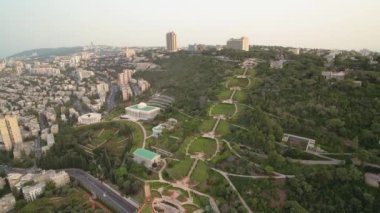 Haifa Bahai Bahçeleri hava dron görüntüleri 4k