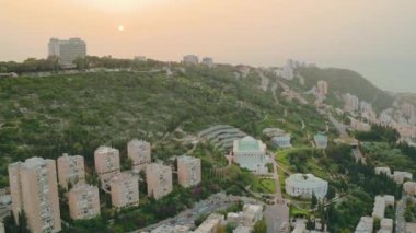 Haifa Bahai Bahçeleri hava dron görüntüleri 4k