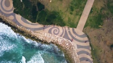 Tel Aviv güvertesinde dalgalar, hava görüntüleri 4K