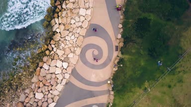 Tel Aviv güvertesinde dalgalar, hava görüntüleri 4K