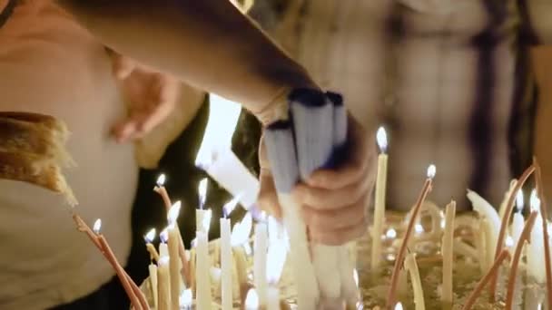 Israël Jeruzalem Februari 2018 Pelgrims Steken Kaarsen Aan Tempel Van — Stockvideo