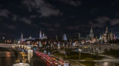 Gece Moskova nehri ve Kremlin 4K hızlandırılmış görüntüler