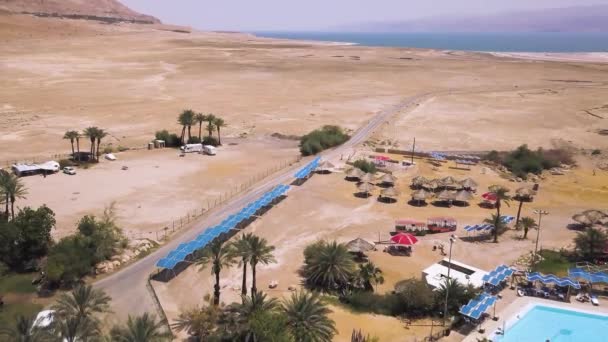 死海のホテル ビーチ 空中映像 — ストック動画